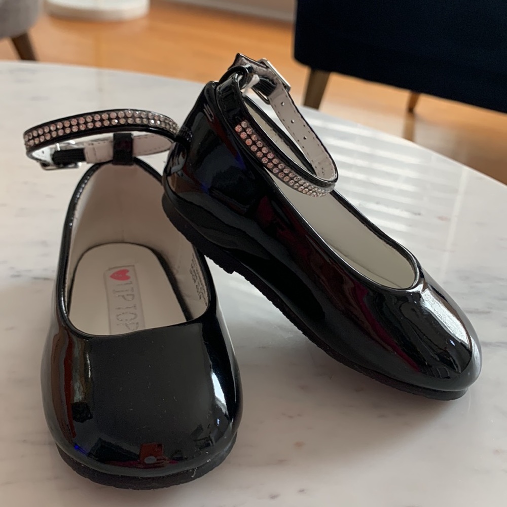 Black patent dress shoe